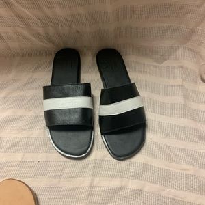 Black and white ladies sandal.